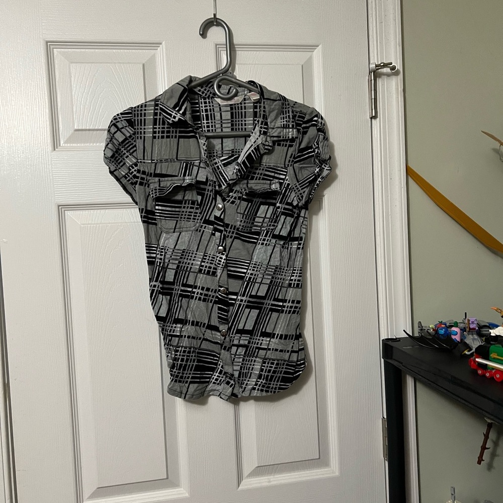 Derek Heart Black and Gray Plaid Short Sleeve Blouse